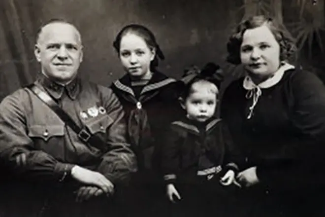 Georgy Zhukov ja hänen vaimonsa ja lapsensa