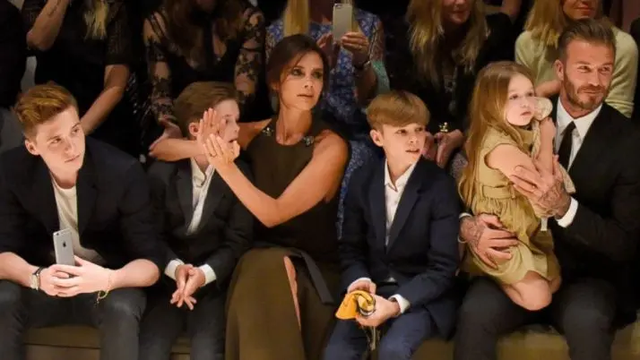 Viktorija Beckham su savo vyru ir vaikais