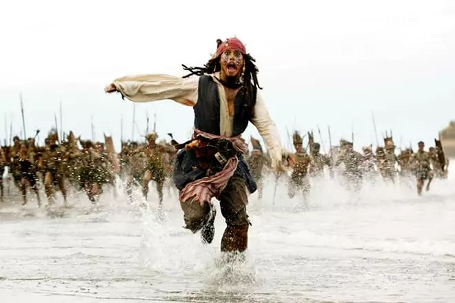 Jack Sparrow løber væk fra indianerne