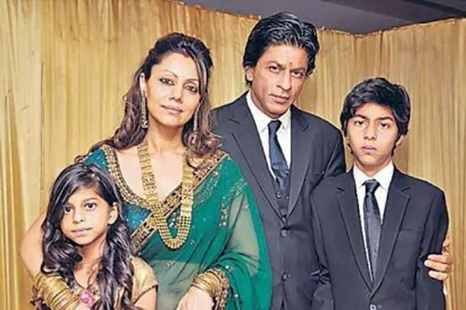 Shah Rukh Khan och hans fru och barn