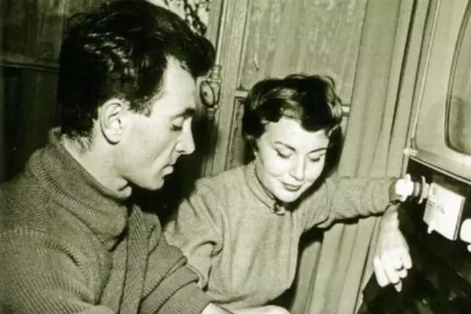 Charles Aznavour ar otro sievu Evelin