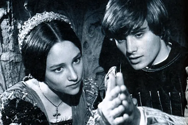 Леонард Уайтиране и Оливия Хаси като Ромео и Жулиета