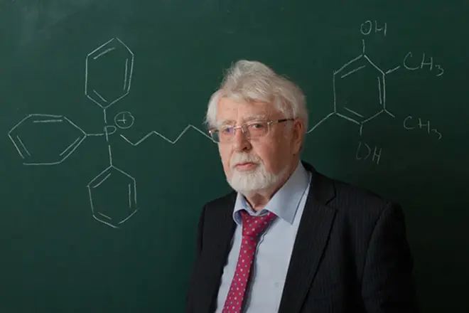 Academician Vladimir Skulachev