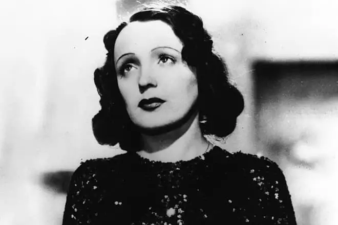 Penyanyi Edith Piaf.