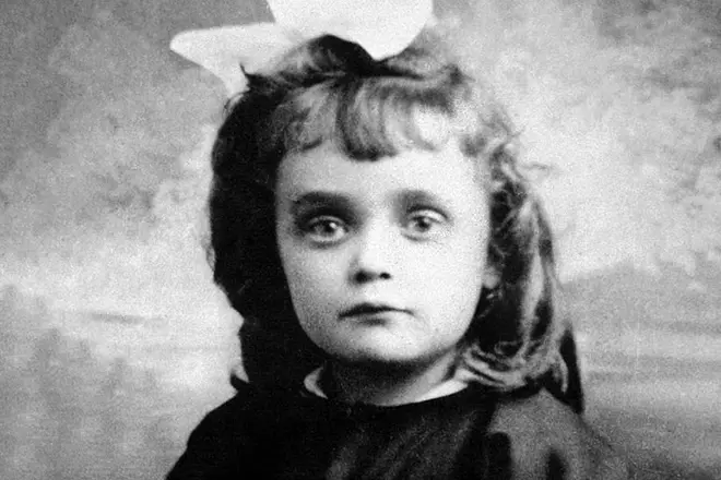 Edith Piaff pada zaman kanak-kanak