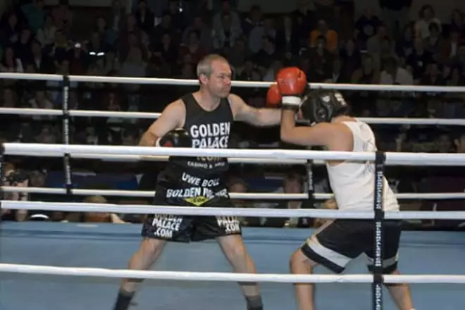 Boxing Duel Uwe Bolla tsjin krityk