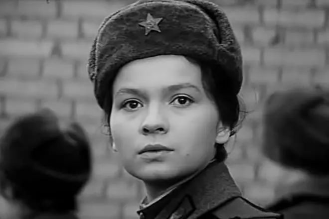 纳塔利亚莱克卡娃在电影“官员”