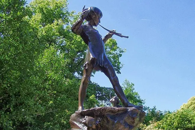 Piter Pan的纪念碑在肯辛顿花园