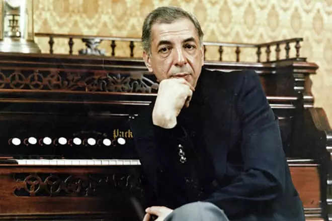 Compositor Mikael Tariverdiev.