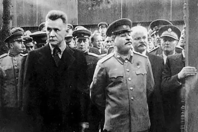 Alexey Kosygin e Joseph Stalin