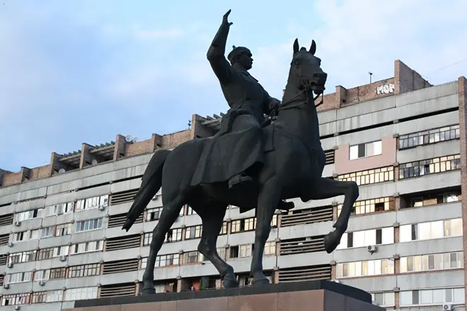 Monument a Clement Voroshilov
