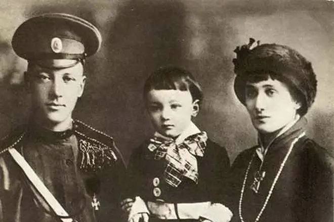 Anna Akhmatova, Nikolai Gumilyov a syn Leo
