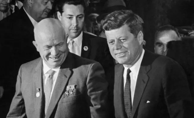 Nikita Khrushchev និង John Kennedy