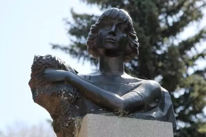 Marina Tsvetaeva emlékmű