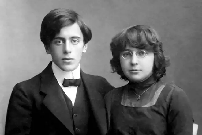 Marina Tsvetaeva con su marido.