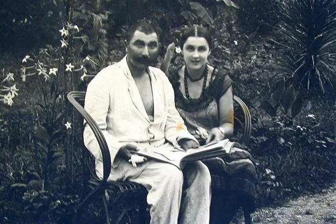 Semyon Weekly cu a doua soție a lui Olga