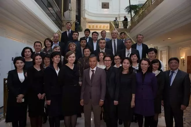 Zhomart Yrtaev en zijn collega's