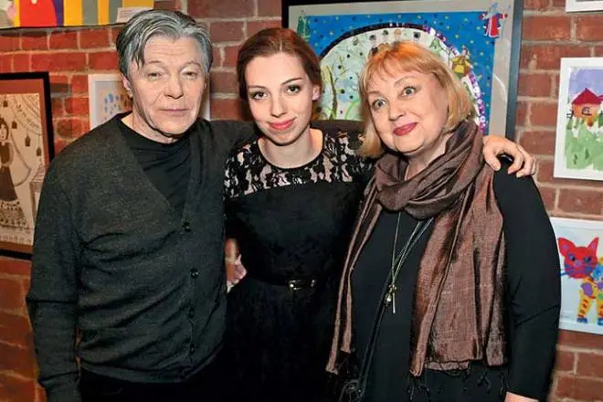 Elena Shanin və Alexander Zbruev qızı ilə birlikdə