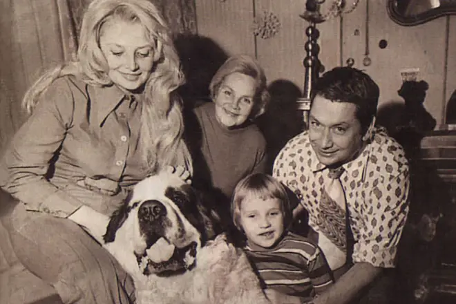 Natalia Kustyanskaya dengan keluarga