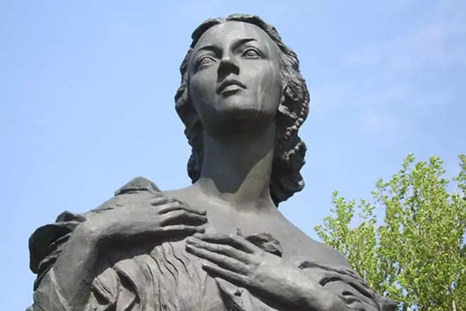 אנדרטה בלרינה GS. אולנובה. פארק ויקטורי, סנט פטרסבורג