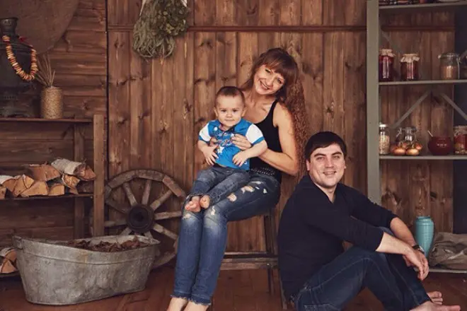 Artem Muratov dan anaknya dan anaknya