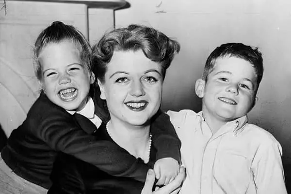 Angela Lansbury me bijën e Deidrit dhe djalin e Andrew