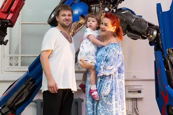 Tatyana Shaminin met haar echtgenoot Egor en de dochter van Siahina