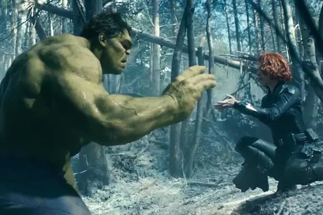 Hulk kaj Black Widow