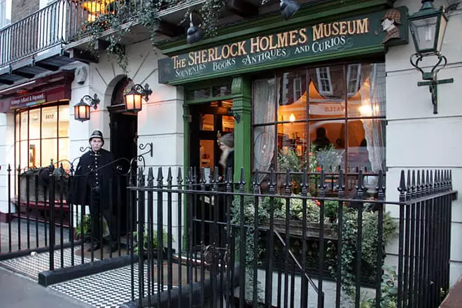 Sherlock Holmes muzejs uz Baker Street, 221b, Londona