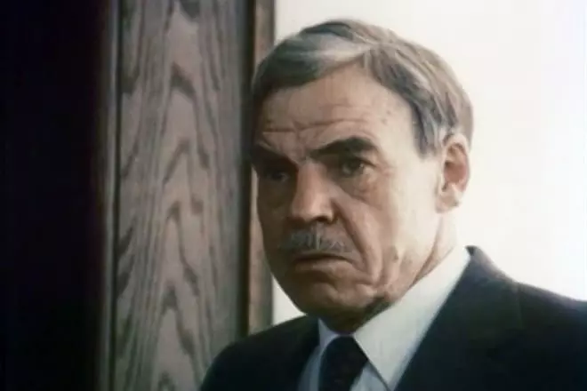 Mikhail Glovsky在电影中“Tass被授权宣布”