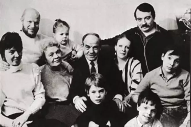 Mikhail Glovsky dengan keluarga