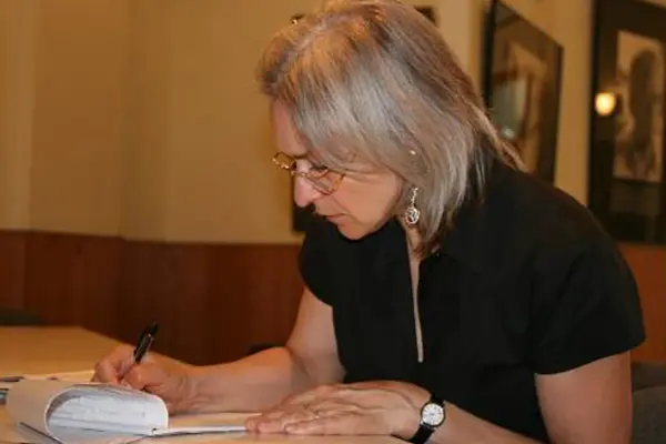 Anna Politkovskaya jurnalist istintaqı keçirir