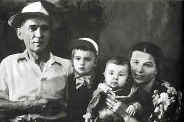 Igor Talkov with parents and elder brother Vladimir
