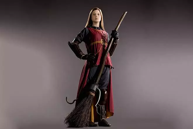 Ginny Weasley nella forma per un gioco a Kviddich