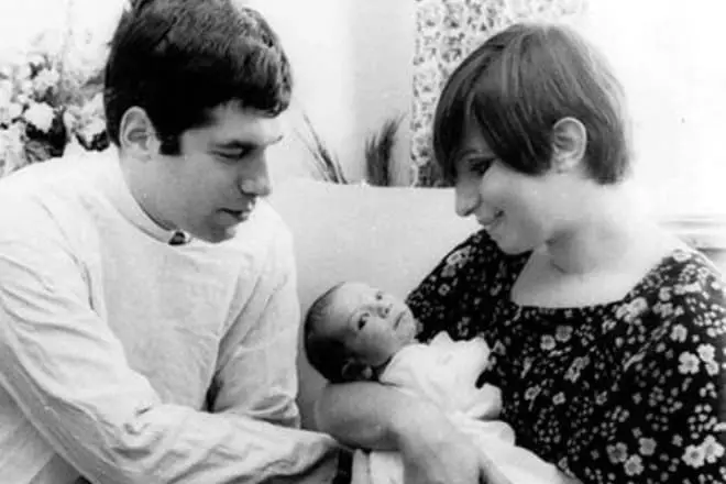 باربرا Streisand و Elliott Gould مع الابن