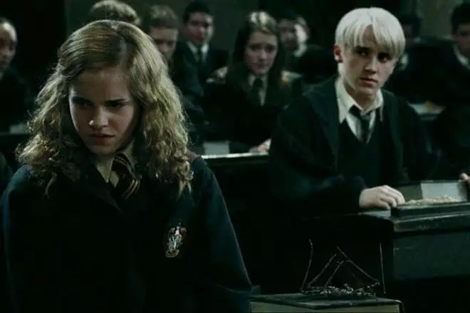 Hermione ဂရင်းဆရာနှင့် Draco Malfoy