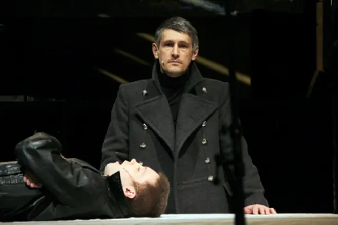 Denis Burgazliev στο θέατρο