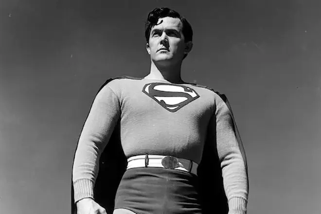 Kirk Elin como Superman