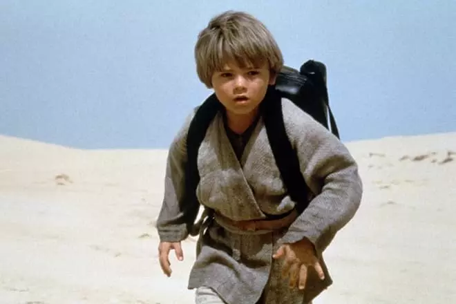Jake Lloyd an der Roll vum jonke Anakina Skywalker (zukünfteg Darth Vader)