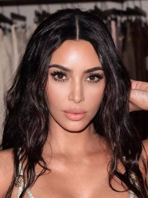 Kim kardashian - biography, lub neej, yees duab, acture, kane West, kev sib nrauj, "Instagram" 2021