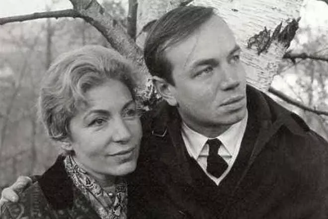 Zoya Boguslavskaya và Andrei Voznesensky