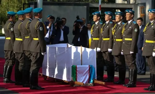 Begrafenis-islam Karimov