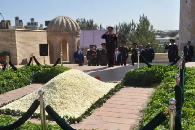 Grave Islam Karimova.