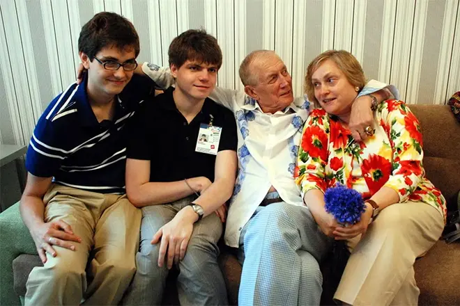 Evgeny Yevtushenko con familia