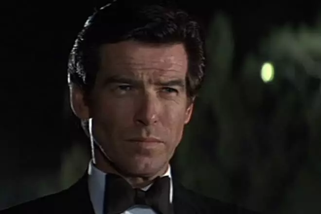 Pierce Brosnan kama James Bond.