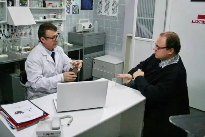 Sergey April och Maxim Maltsev i serien