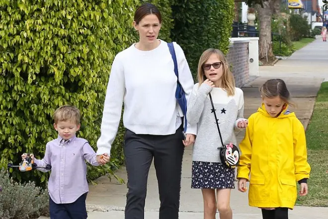 Jennifer Garner dengan anak-anak