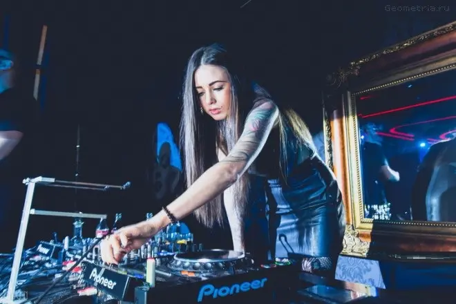 DJ Diana Sama.