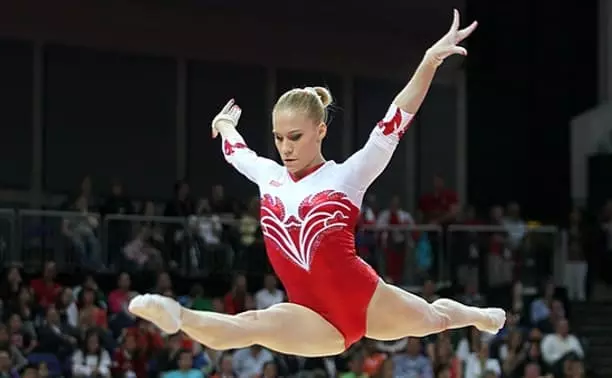 Xenia Afanasyev (gymnast) - wasifu, maisha binafsi, picha, mafanikio katika michezo, uvumi na habari jana 2021 19120_2