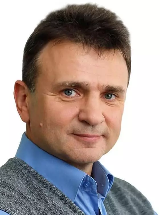Timur Kizyakov - biyografi, lavi pèsonèl, foto, nouvèl, televizyon prezantateur, "Lè tout nan kay" 2021
